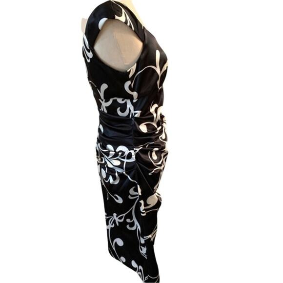 London times black and white leaf pattern dress. Size 8P back zip Gathered - Picture 5 of 9